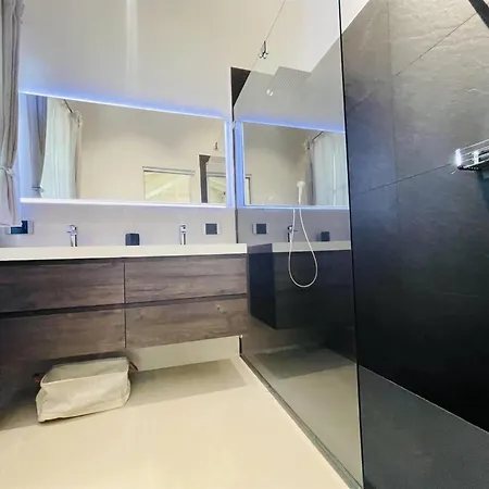 Villa Di Lusso A Soli 200 Passi Dal Mare E Un'Aute Форте-дей-Мармі