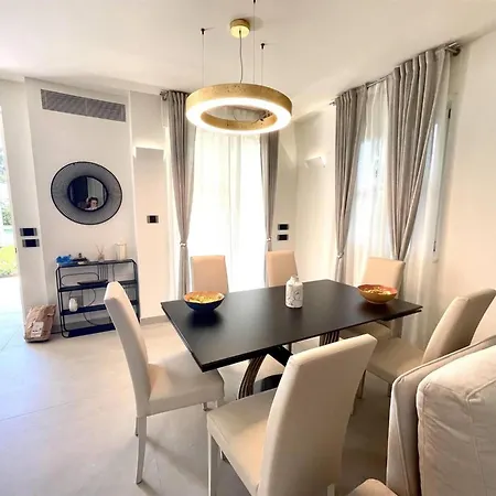 Villa Di Lusso A Soli 200 Passi Dal Mare E Un'Aute *