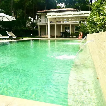 Villa Di Lusso A Soli 200 Passi Dal Mare E Un'Aute * Форте-дей-Мармі